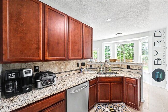 Building Photo - 6794 Sassafras Dr