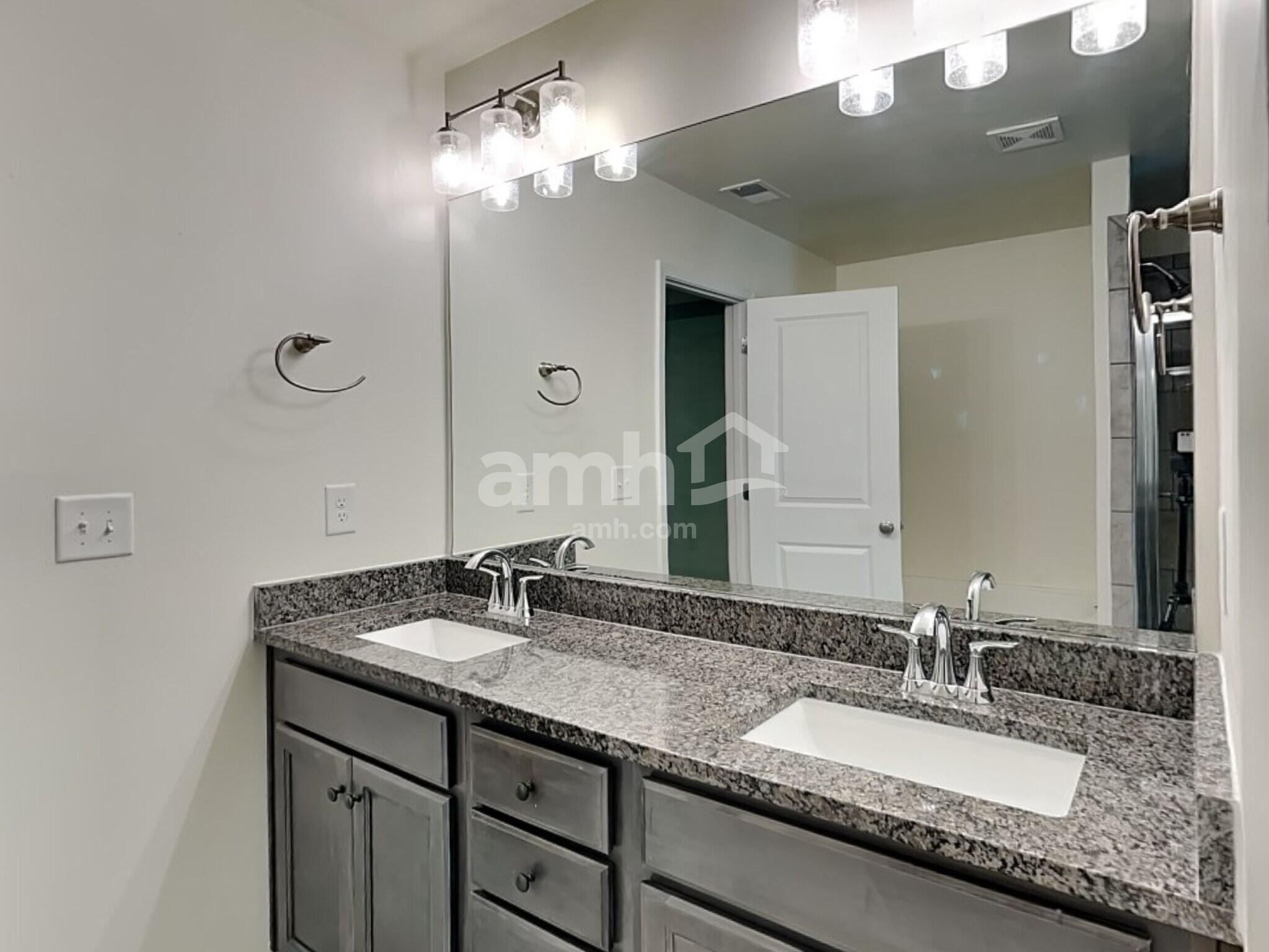 Building Photo - 721 Woodall Rd