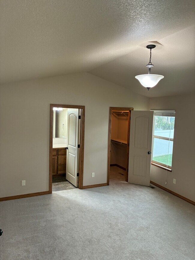 Building Photo - Beautiful 3 bedroom, 2 Bath Ranch with Attached 2 Car Garage and Fenced In Yard-The Meadows in We...