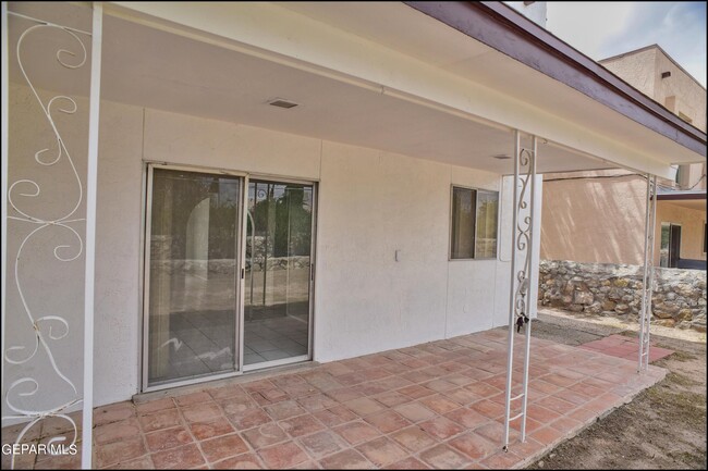 Building Photo - 10415 Ashwood Dr