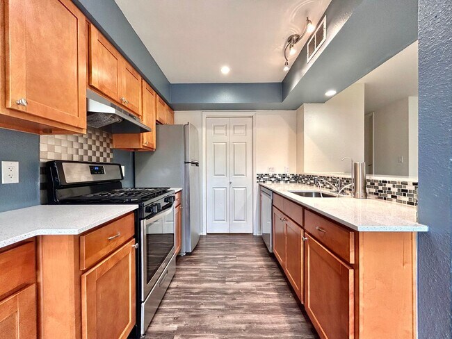 Building Photo - 6005 Cougar Dr