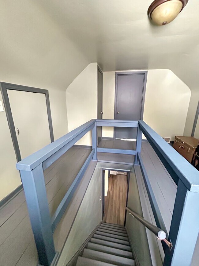 Building Photo - Charming 2-bedroom, 1-bath home in Oakdale, PA!