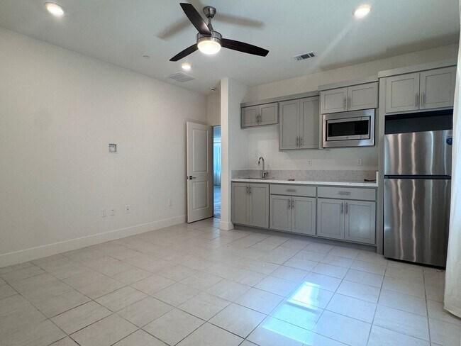 Building Photo - Stunning 4 Bedroom 3.5 Bath Home WITH SOLA...