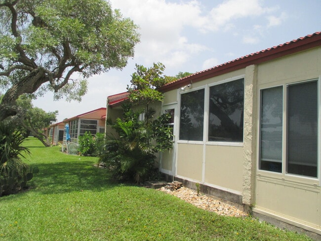 Building Photo - 124 Lake Irene Dr