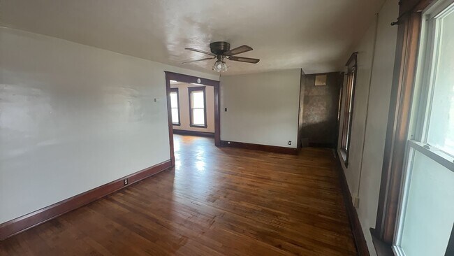 Building Photo - 743 Forsythe St