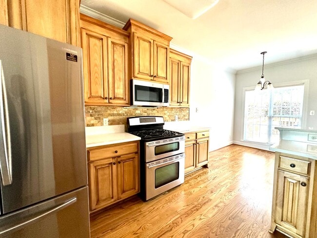 Building Photo - 4852 Knollview Dr