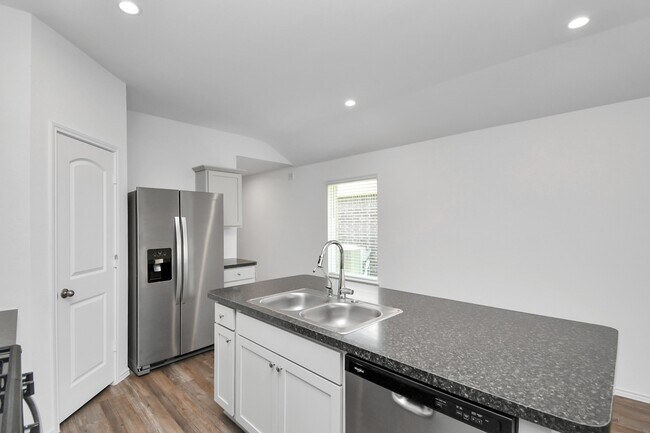 Building Photo - 24430 Elmwood Falls Dr
