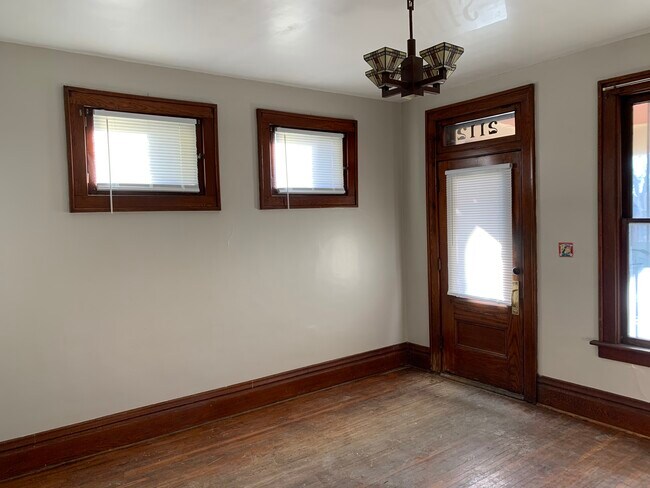 Primary Photo - 2112 N 4th St