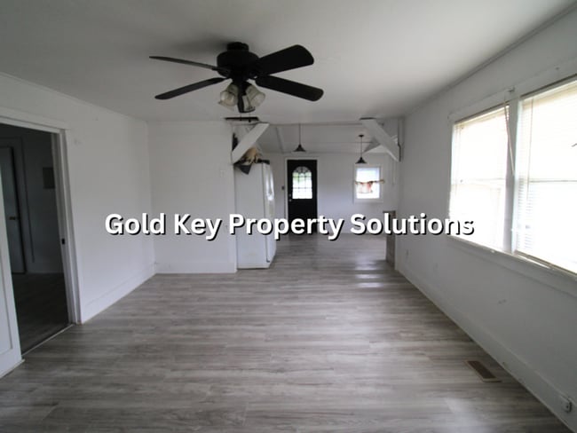 Building Photo - MUNCIE 4 BR 1 BA House with Central Air and Garage (NO SECTION 8)