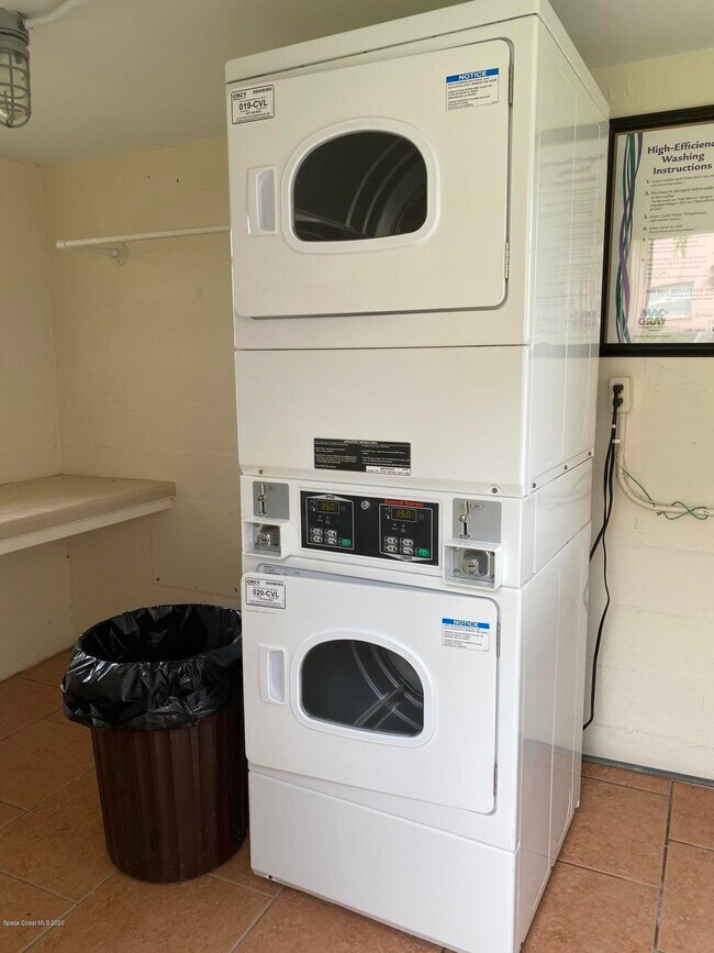 Building Photo - 420 Monroe Ave