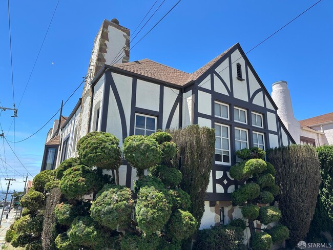 Building Photo - 1599 35th Ave