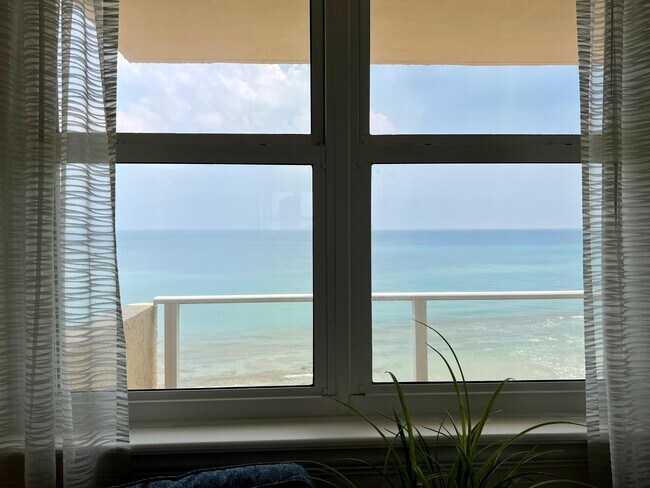 Building Photo - 5440 N Ocean Dr