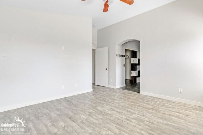 Building Photo - Luxurious 4Bdm 2.5Ba Home with Expansive Backyard in Mesa