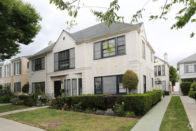Primary Photo - 220-222 S Reeves Dr