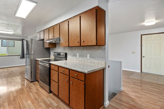 Building Photo - 3 bed, 2 bath