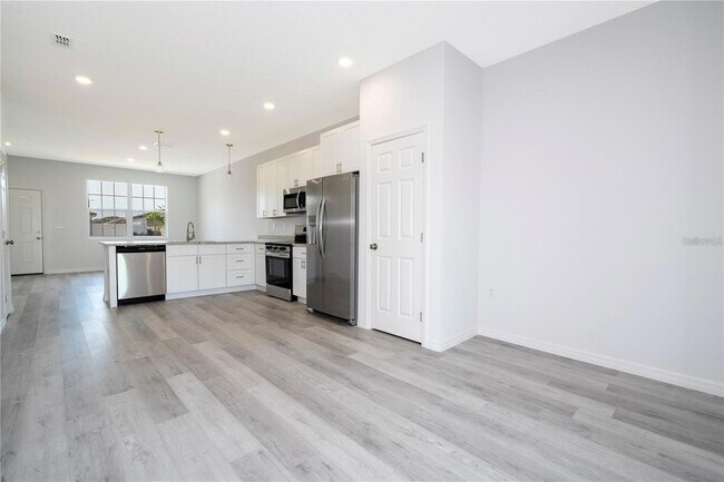 Building Photo - 873 Colville Dr