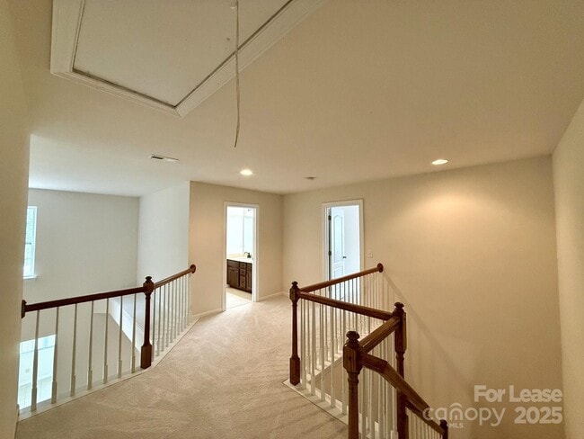 Building Photo - 1304 Ridgehaven Rd