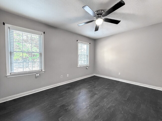 Building Photo - 731 Coventry Ln