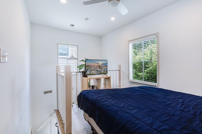 Building Photo - Modern Downtown Home!