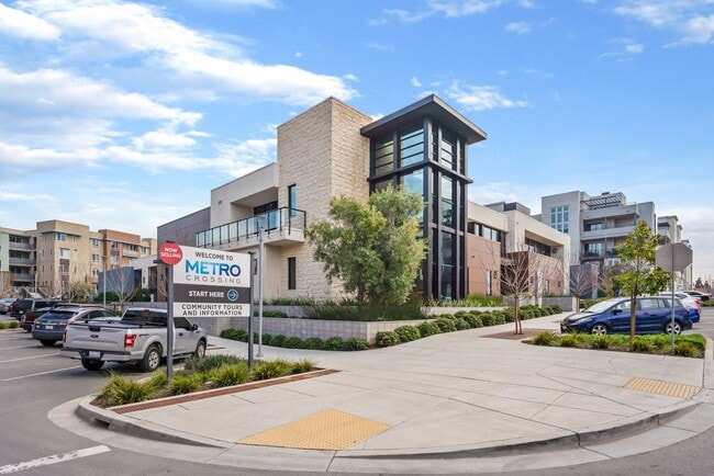 Building Photo - Gorgeous penthouse condo in East Industrial neighborhood – Fremont!