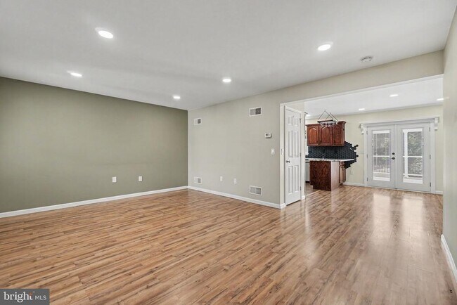Building Photo - 335 Cindy Dr