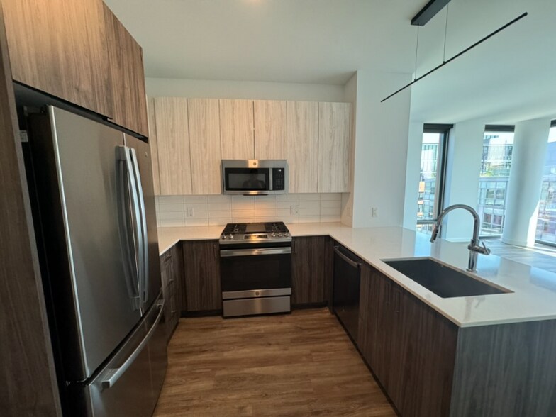 Building Photo - 144 N Aberdeen St