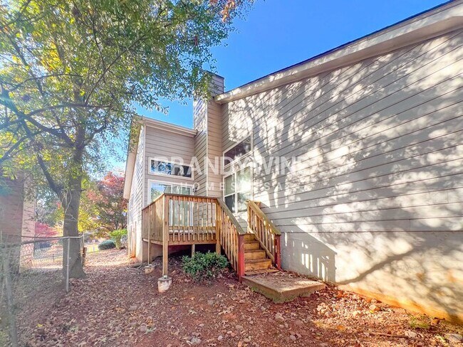 Building Photo - 4400 Westchester Ct