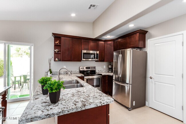 Building Photo - 2644 E Sylvia St