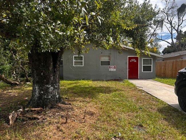 Primary Photo - Charming Tampa Home in Quiet Neighborhood ...