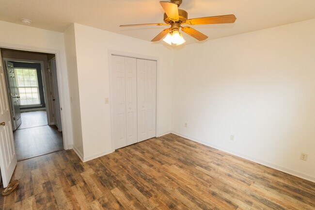 Building Photo - 1802 N Leah Ln