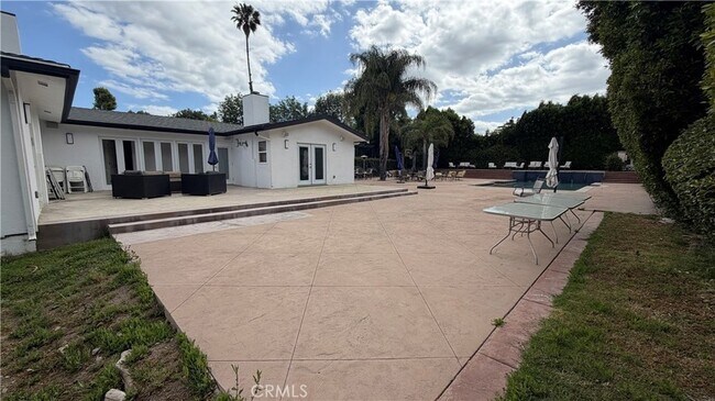 Building Photo - 5855 Shirley Ave