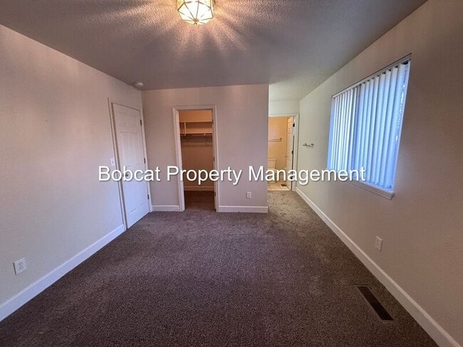 Building Photo - 988 Blue Ridge Dr