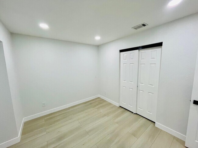 Building Photo - 1532 Michelle Ave