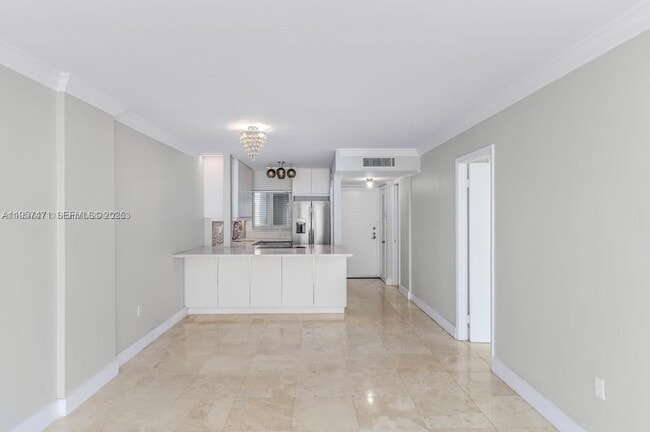 Building Photo - 1345 Lincoln Rd