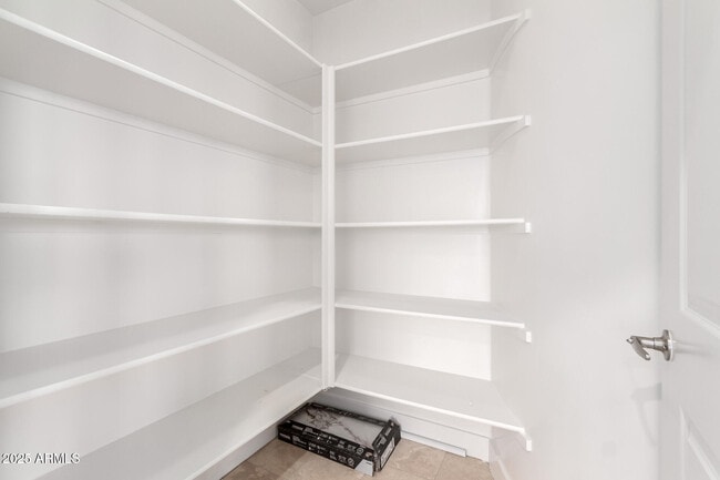 Building Photo - 945 E Playa Del Norte Dr