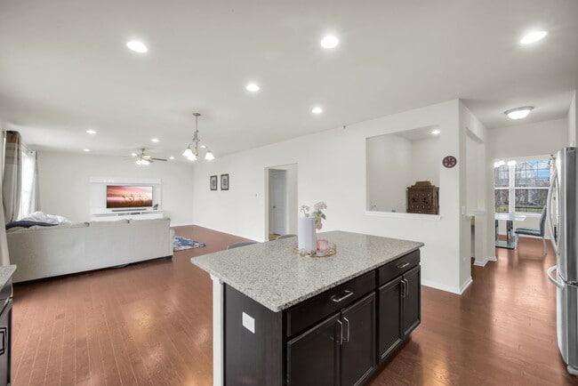 Building Photo - 4255 Fraser Cir