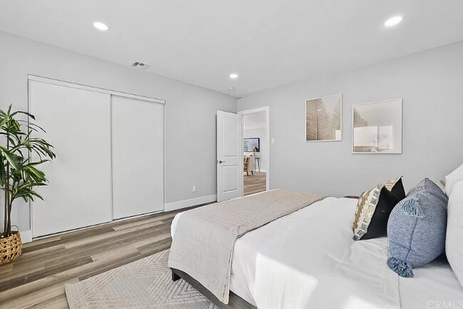 Building Photo - 846 W 29th St