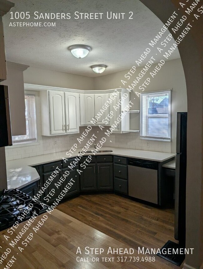 Building Photo - 1 Bedroom Fountain Square apartment!