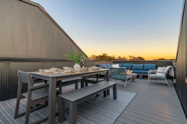 Building Photo - 1117 3rd Ave S