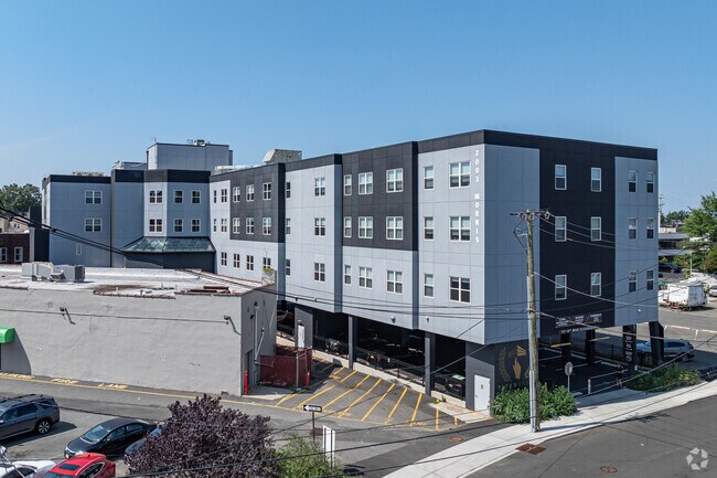 Alternate - Titan Union Luxury Apartments