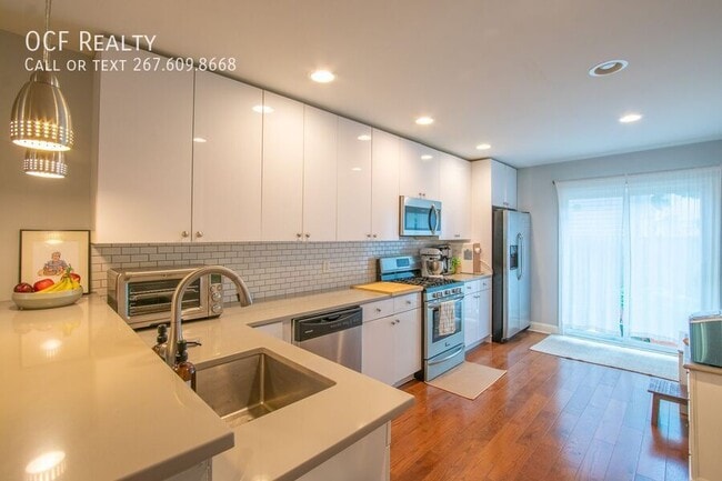 Building Photo - 1230 S 24th St