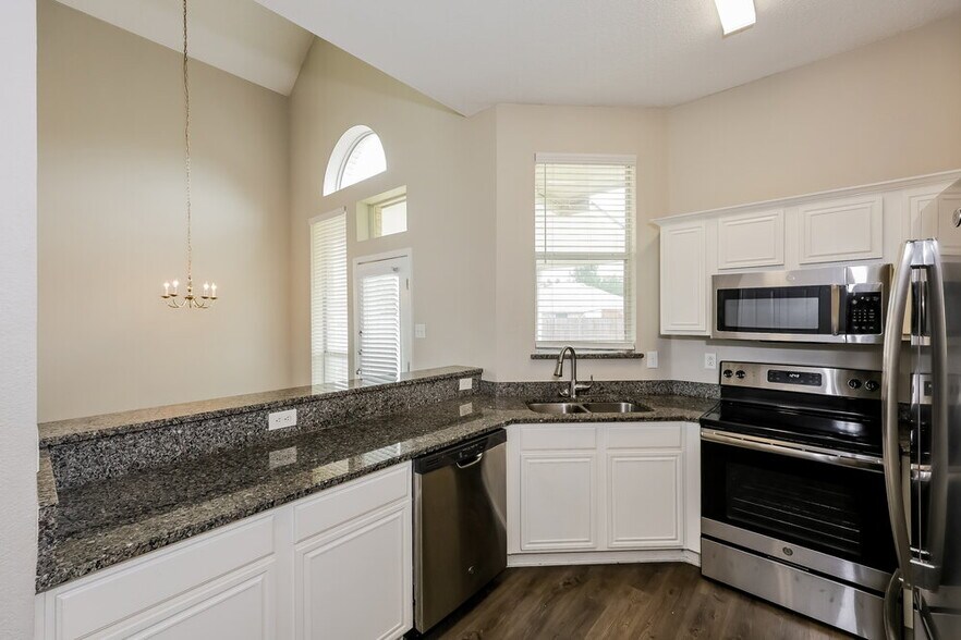 Building Photo - 300 Stone Creek Blvd
