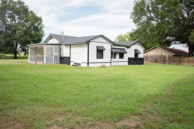 Building Photo - 2109 E Goliad Ave