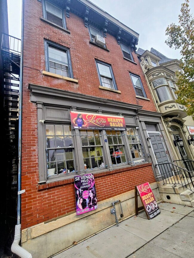 Building Photo - 42 N Eighth St