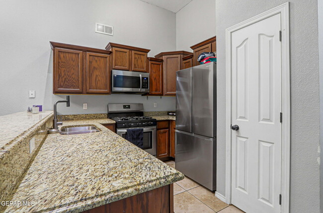 Building Photo - 14383 High Rock Dr