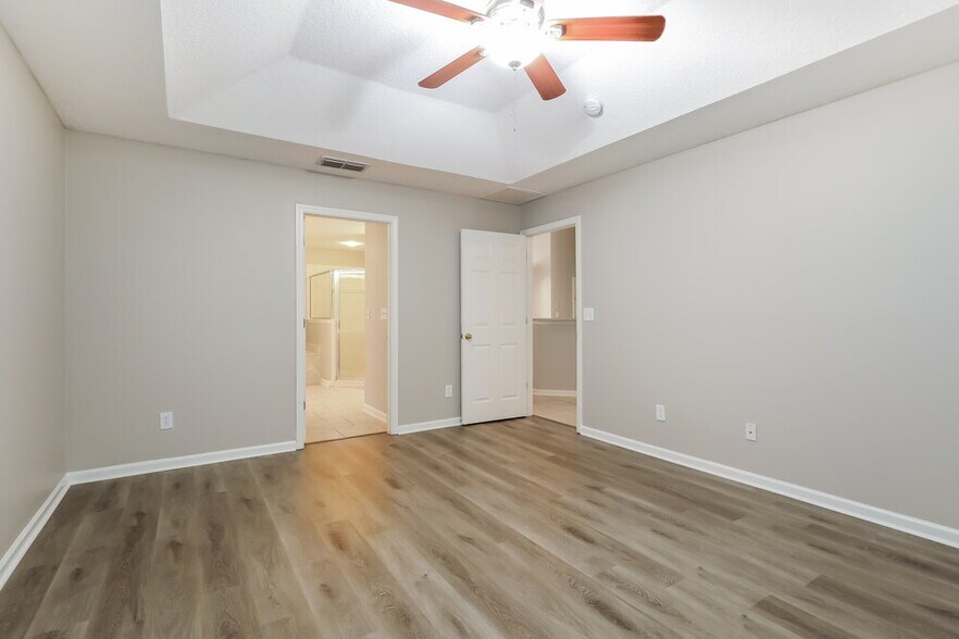Building Photo - 2171 S Cranbrook Ave