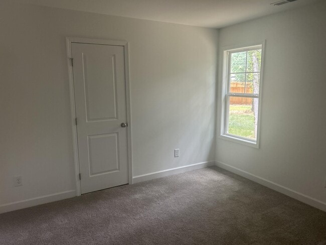 Building Photo - 320 Groves Ave