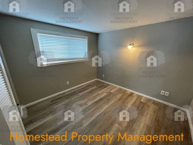 Building Photo - 661