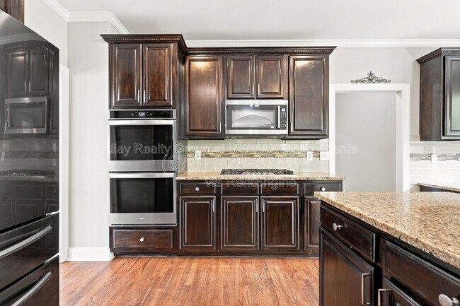 Building Photo - 6725 Ridgefield Dr