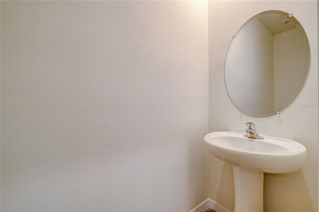 Building Photo - 17436 Crescent Moon Lp